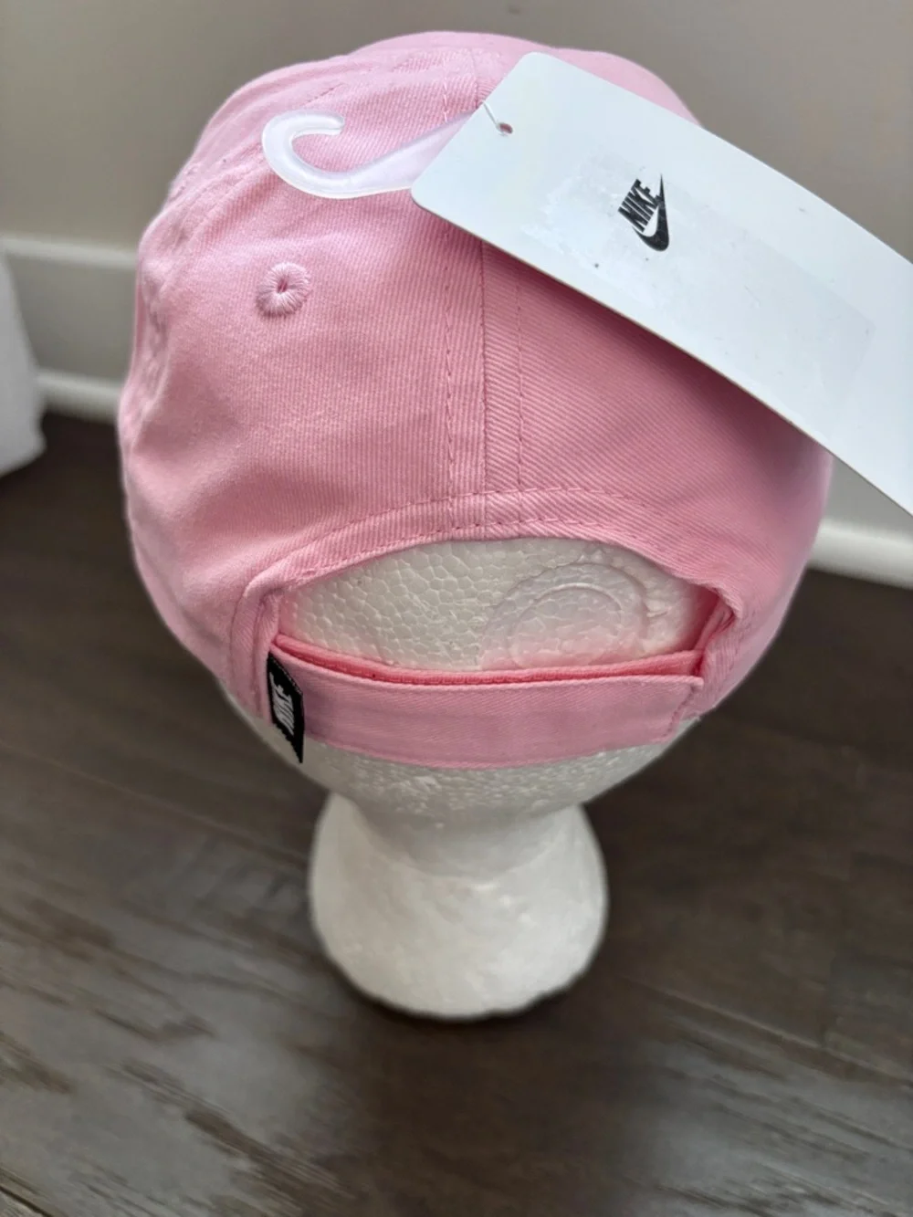 Nike Club Cap Nike Swoosh embroidered logo,velcro back,6 vent panel, summer sun